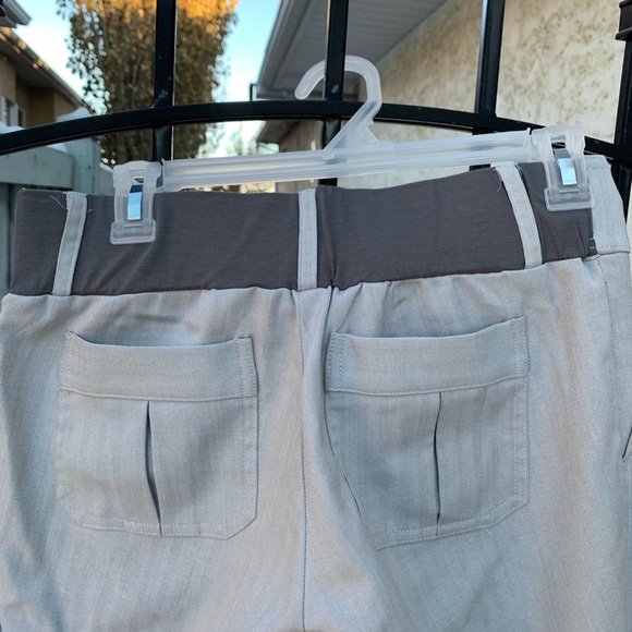 Two pairs of maternity pants. 3/4 length - Picture 3 of 7